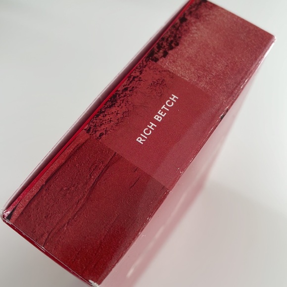 ONE/SIZE BY PATRICK STARRR
Cheek Clapper 3D Blush Trio Palette in Rich Betch